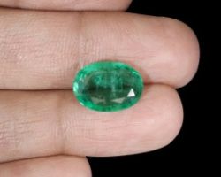 Jambian panna emerald oval shape 5.25 ratti 4.75 carrot