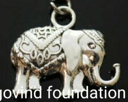 Elephant pendant in pure silver trunk down Silver elephant pendant form