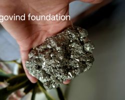 Pyrite Cluster 250gm Natural Pyrite Raw stone for Money and prosperity