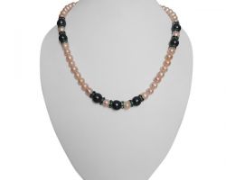 Pearl necklace pink and black